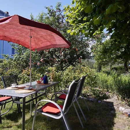 Ferienhaus Zentral Aber Ruhig, Terrasse Mit Viel Grün - Strandnahes Luki Goehren (Ruegen)