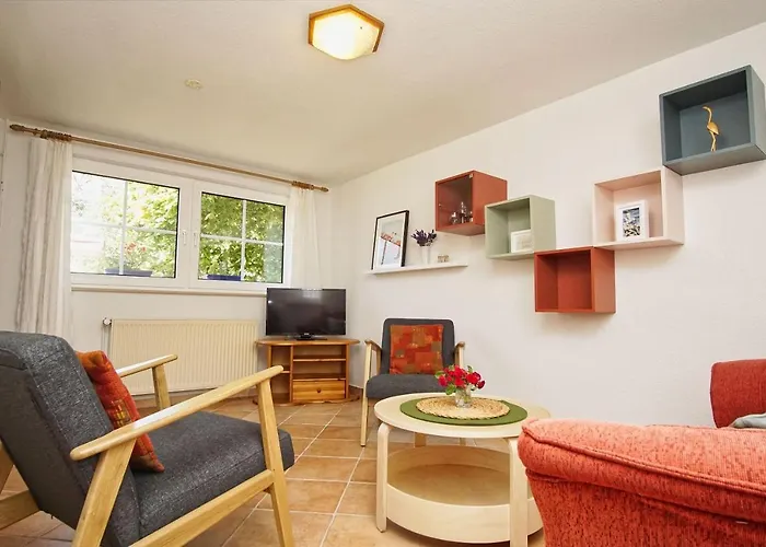 Zentral Aber Ruhig, Terrasse Mit Viel Grün - Strandnahes Luki Ferienhaus Goehren (Ruegen)