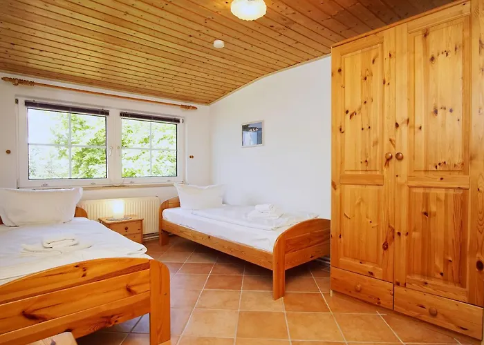 Ferienhaus Zentral Aber Ruhig, Terrasse Mit Viel Grün - Strandnahes Luki Goehren (Ruegen)
