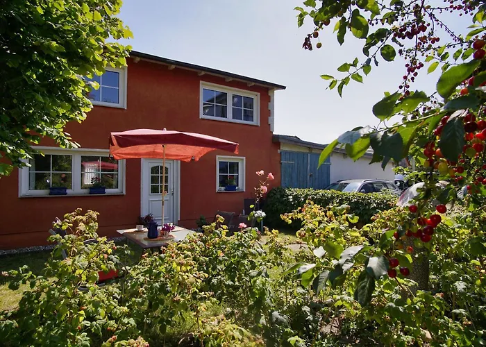 Ferienhaus Zentral Aber Ruhig, Terrasse Mit Viel Grün - Strandnahes Luki Goehren (Ruegen)